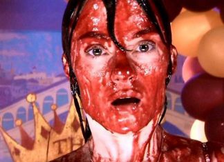 Crítica: Carrie, A Estranha (2002)