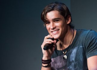 Brenton Thwaites será ‘Dick Grayson’ em série live-action da DC, ‘Titãs’
