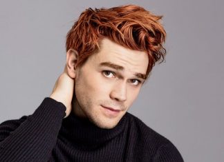 Segundo roteirista da Marvel, ator de “Riverdale” deveria ser o “Tocha Humana” dos cinemas