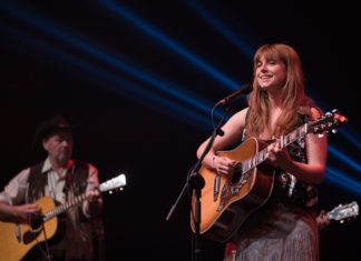 Jessie Buckley destaque na série “Chernobyl”, lança seu novo filme “Wild Rose”, confira o trailer