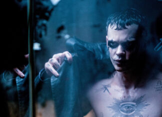 Bill Skarsgard em uma versão insana de “O Corvo”